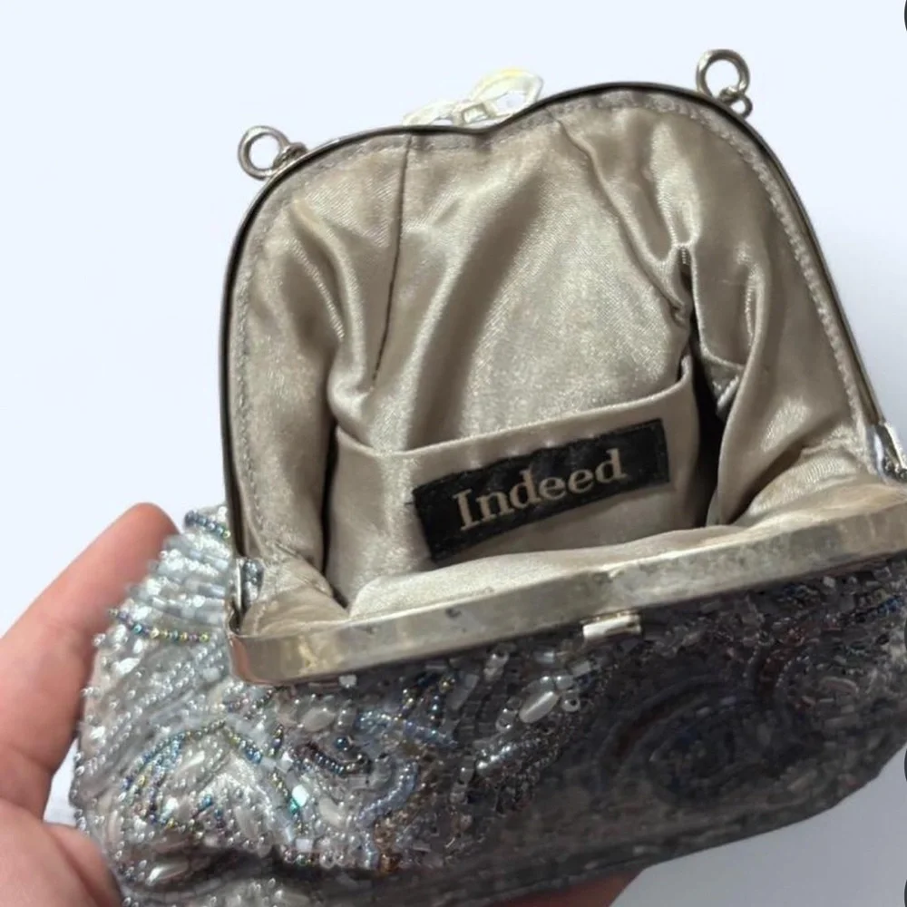 American Vintage Shimmering Silver Clutch - Picture 2 of 3